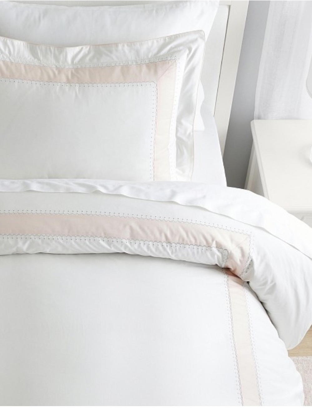 Pottery Barn Monique Lhuillier Ethereal Pieced
Sateen Duvet Cover Twin Used